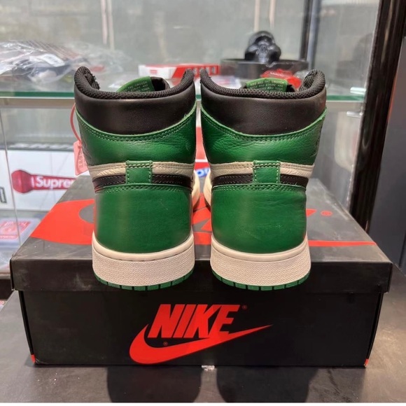 Used Jordan 1 pine green 1.0 size 8 - Picture 5 of 10